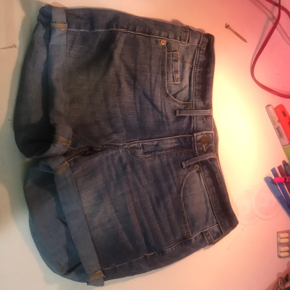 Mid rise denim shorts